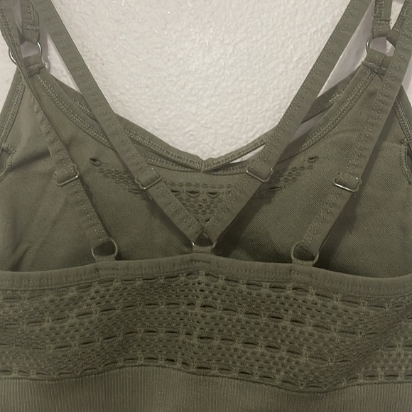 GYMSHARK ENERGY SEAMLESS GREEN SPORTS BRA - Picture 7 of 8